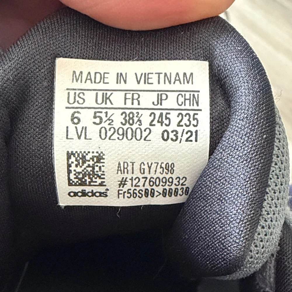 adidas Grey Sneakers big kids or Youth size 6 - Picture 2 of 6
